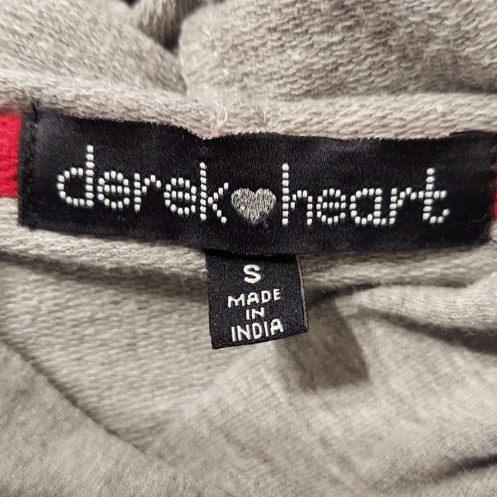 Derek Heart Cropped Hooded Sweat Shirt with Red Sleeve Stripes size Small - Picture 7 of 9